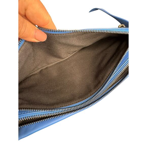 Bottega Veneta NWT Fluid Messenger Crossbody Bag in Blue - Picture 4 of 16